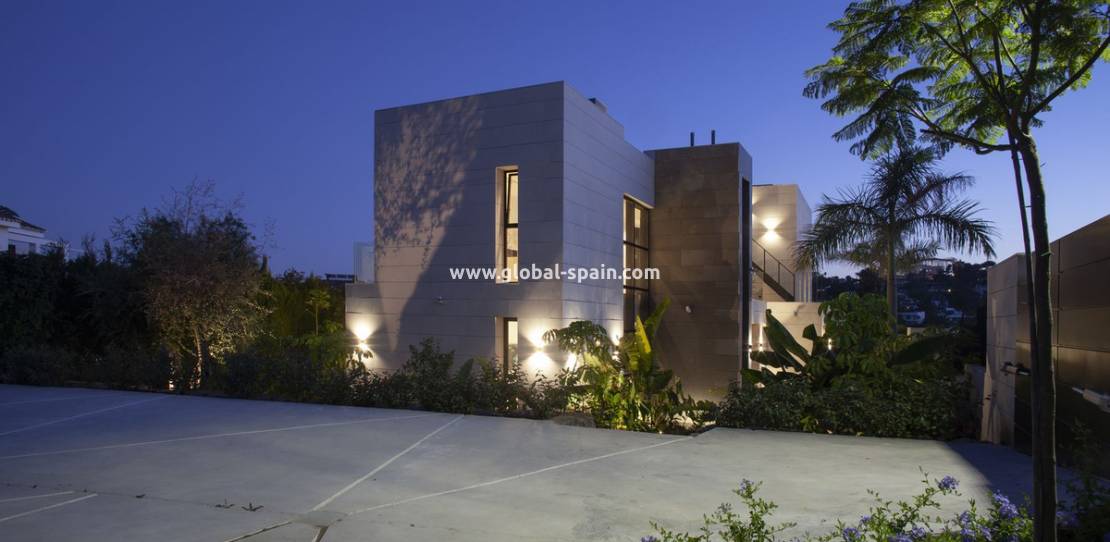 Resale - House - Detached Villa - Nueva Andalucía - Costa del Sol