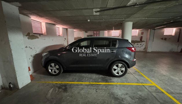 AIRE DE STATIONNEMENT / GARAGE - Revente - TORREVIEJA -
                Estacion de autobuses