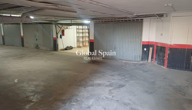 AIRE DE STATIONNEMENT / GARAGE - Revente - TORREVIEJA -
                Los Europeos