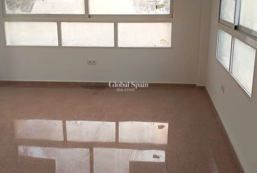Alquiler a largo plazo - Local -
CALLOSA D'EN SARRIÀ - Callosa De Ensarrià