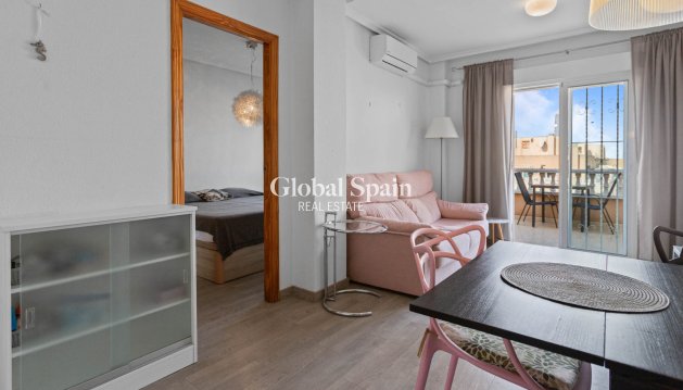 Apartament - Apartament na ostatnim piętrze - Odsprzedaż - TORREVIEJA -
                Torrevieja