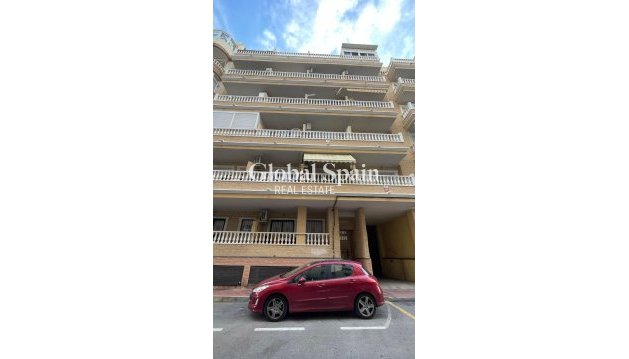 Apartament - Odsprzedaż - TORREVIEJA -
                Center