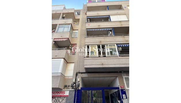 Apartament - Odsprzedaż - TORREVIEJA -
                Center