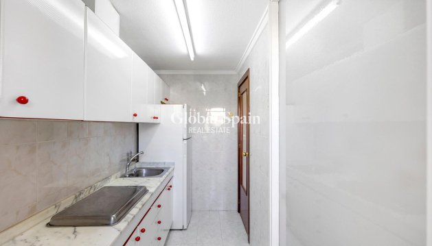 Apartament - Odsprzedaż - TORREVIEJA -
                Centro