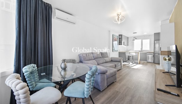 Apartament - Odsprzedaż - TORREVIEJA -
                Centro