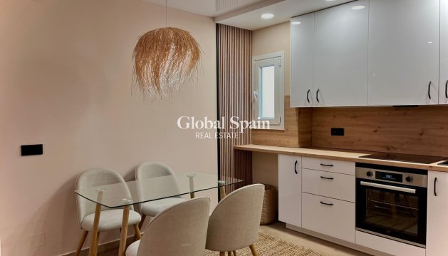 Apartament - Odsprzedaż - TORREVIEJA -
                Playa de los Locos