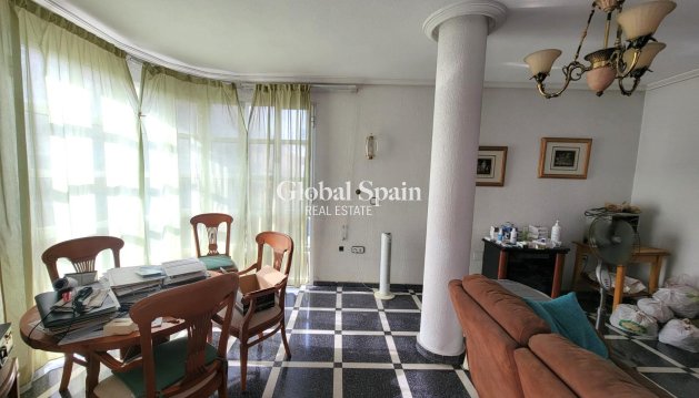 APARTAMENTO - Venta - TORREVIEJA -
                Center