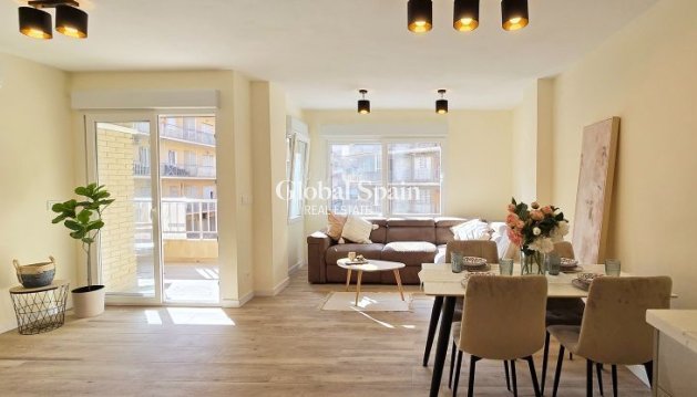 APARTAMENTO - Venta - TORREVIEJA -
                Center