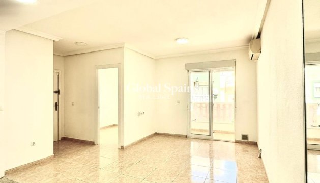 APARTAMENTO - Venta - TORREVIEJA -
                Center