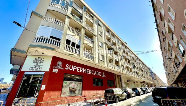 APARTAMENTO - Venta - TORREVIEJA -
                Center