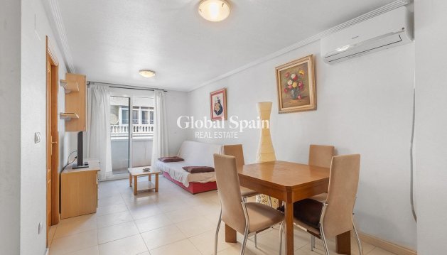 APARTAMENTO - Venta - TORREVIEJA -
                Centro