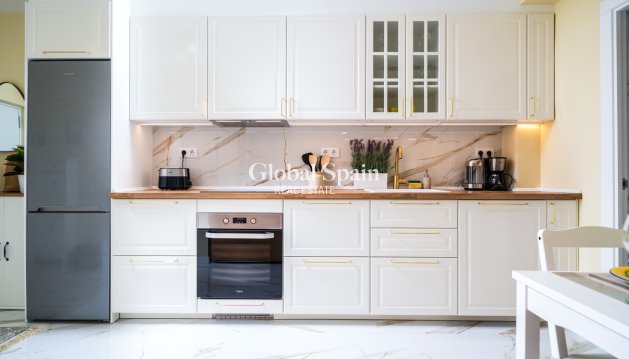 APARTMENT - Resale - La Veleta -
                Costa Blanca