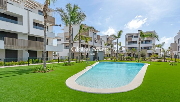 APARTMENT - Resale - LOS ALCÁZARES -
                LOS ALCÁZARES