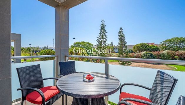 APARTMENT - Resale - PUNTA PRIMA -
                Costa Blanca