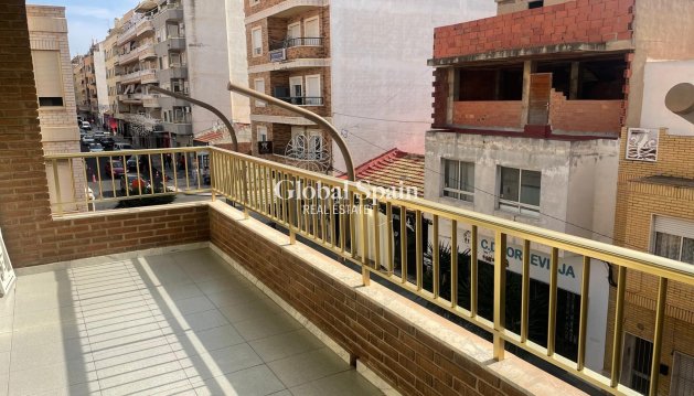 APARTMENT - Resale - TORREVIEJA -
                Center
