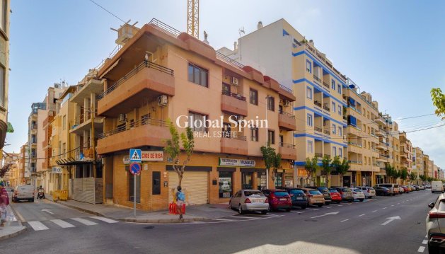 APARTMENT - Resale - TORREVIEJA -
                Center
