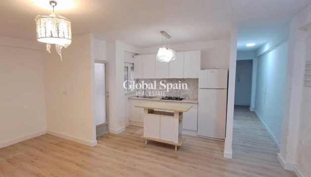 APARTMENT - Resale - TORREVIEJA -
                Center
