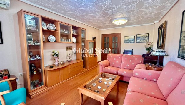 APARTMENT - Resale - TORREVIEJA -
                Center