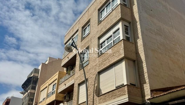 APARTMENT - Resale - TORREVIEJA -
                Center