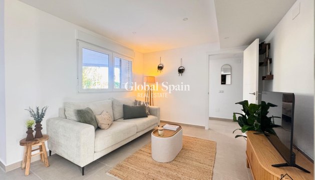APARTMENT - Resale - TORREVIEJA -
                El Acequión - Los Náufragos