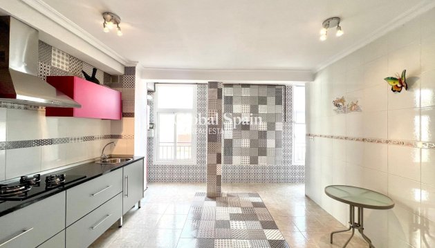 APARTMENT - Resale - TORREVIEJA -
                Paseo maritimo