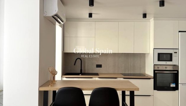 APARTMENT - Resale - TORREVIEJA -
                Paseo maritimo