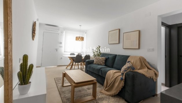 APPARTEMENT - Lange termijn verhuur - TORREVIEJA -
                Zona los Frutales