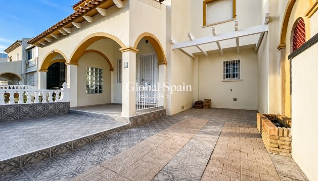APPARTEMENT - Revente - ORIHUELA COSTA -
                Costa Blanca