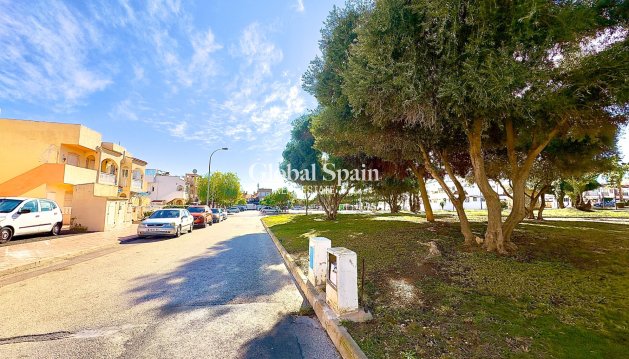 APPARTEMENT - Revente - ORIHUELA COSTA -
                La Florida