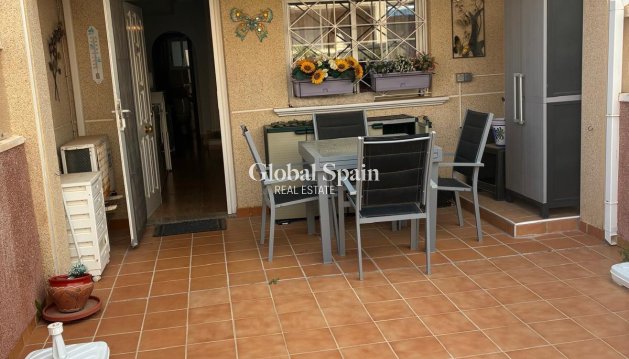 APPARTEMENT - Revente - ORIHUELA COSTA -
                Los Almendros-la Florida