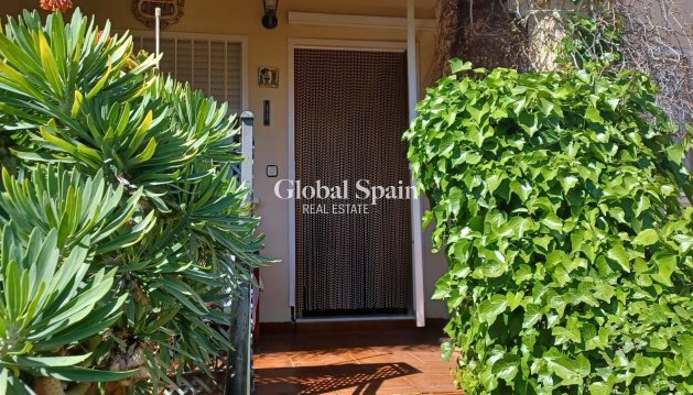 APPARTEMENT - Revente - ORIHUELA COSTA -
                Los Almendros-la Florida