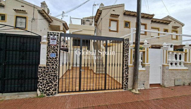 APPARTEMENT - Revente - ORIHUELA COSTA -
                Punta Prima