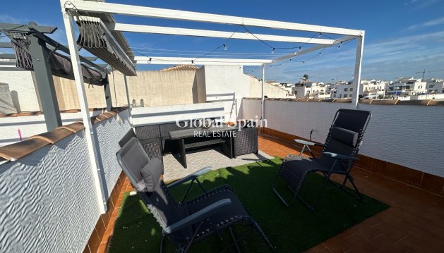 APPARTEMENT - Revente - ORIHUELA -
                Entre Naranjos