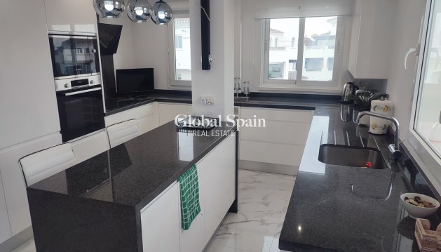 APPARTEMENT - Revente - SUCINA -
                Inland