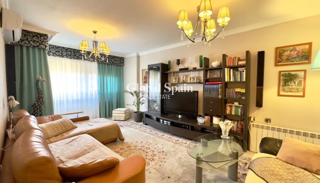 APPARTEMENT - Revente - TORREVIEJA -
                Center