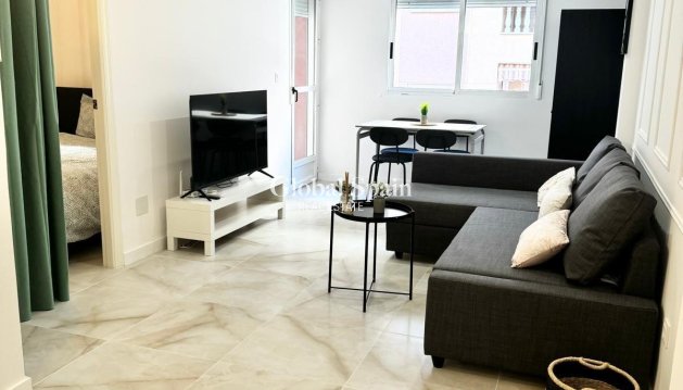 APPARTEMENT - Revente - TORREVIEJA -
                Center