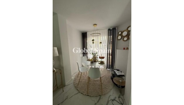 APPARTEMENT - Revente - TORREVIEJA -
                Costa Blanca