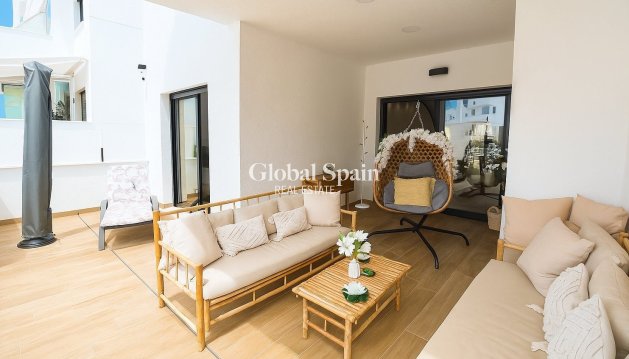 APPARTEMENT - Revente - TORREVIEJA -
                Costa Blanca