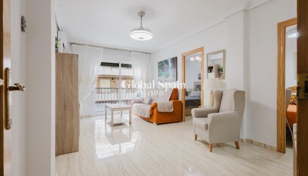 APPARTEMENT - Revente - TORREVIEJA -
                Costa Blanca