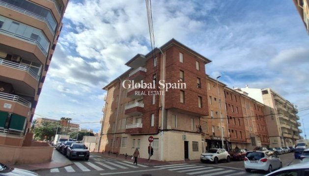 APPARTEMENT - Revente - TORREVIEJA -
                Costa Blanca