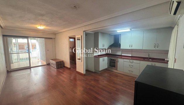 APPARTEMENT - Revente - TORREVIEJA -
                Costa Blanca