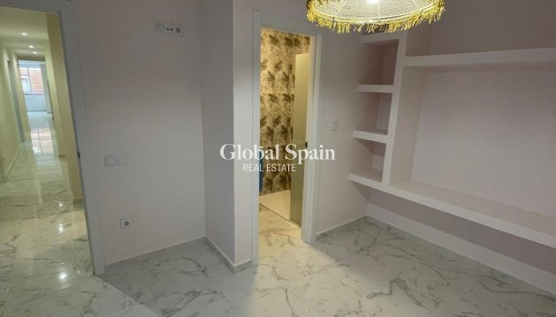 APPARTEMENT - Revente - TORREVIEJA -
                Costa Blanca