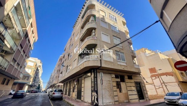 APPARTEMENT - Revente - TORREVIEJA -
                Costa Blanca