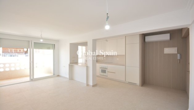 APPARTEMENT - Revente - TORREVIEJA -
                Costa Blanca