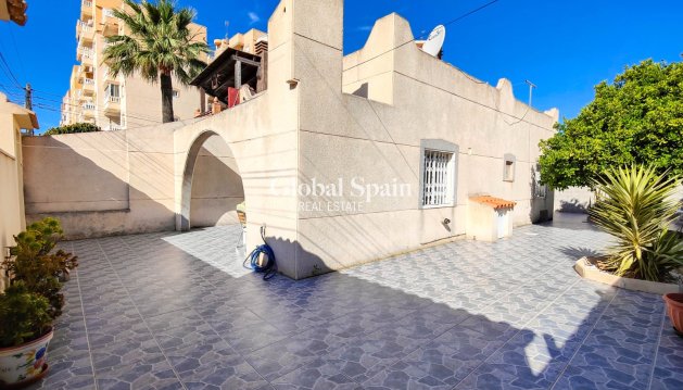 APPARTEMENT - Revente - TORREVIEJA -
                Costa Blanca