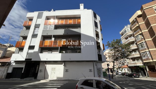 APPARTEMENT - Revente - TORREVIEJA -
                Costa Blanca