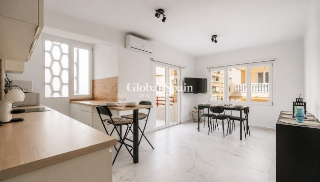 APPARTEMENT - Revente - TORREVIEJA -
                Costa Blanca