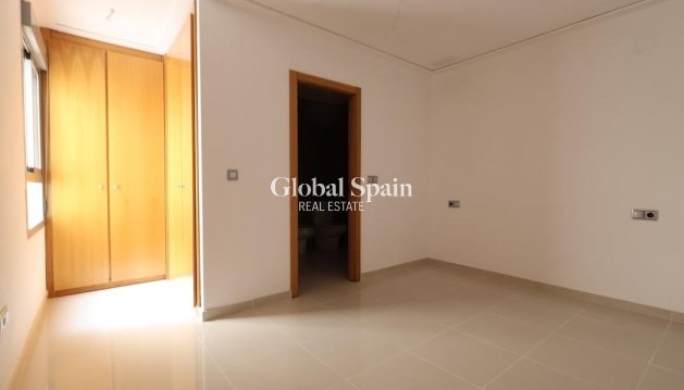 APPARTEMENT - Revente - TORREVIEJA -
                Costa Blanca