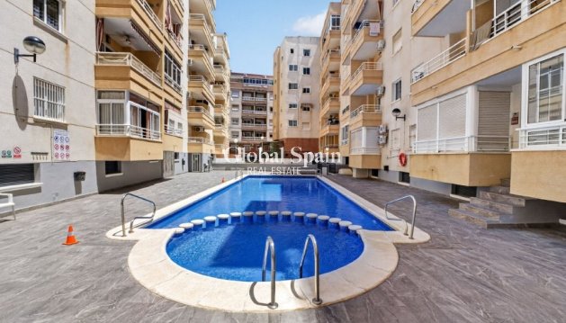 APPARTEMENT - Revente - TORREVIEJA -
                Costa Blanca