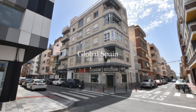 APPARTEMENT - Revente - TORREVIEJA -
                Costa Blanca
